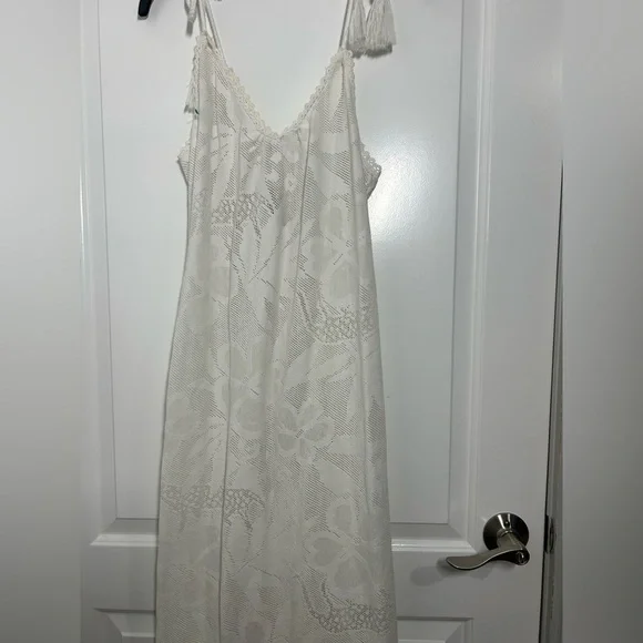 Aerie White Semi Sheer Tropical Floral Lace Beach Cover Up Dress size small NWT - Picture 8 of 16